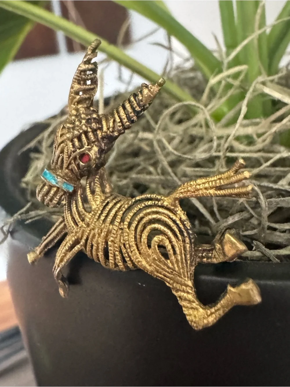 Vintage Unique Happy Donkey 🫏 Gold Tone Wire Brooch w/ Red Eye, Movable Head